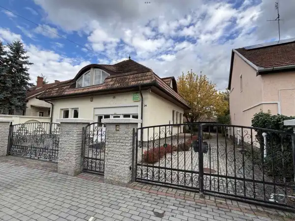 Eladó családi ház, Gyula 9 szoba 257 m² 175 M Ft