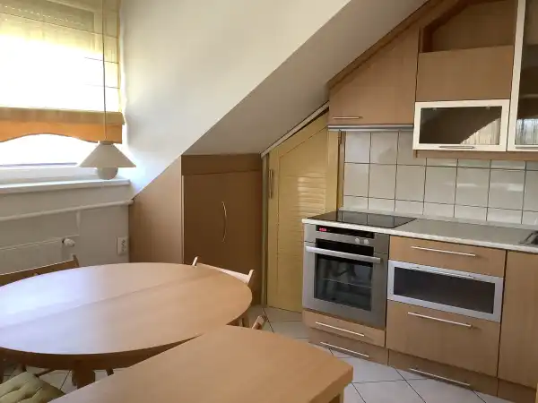 Kiadó újszerű téglalakás, Békéscsaba 2 szoba 74 m² 170 E Ft/hó